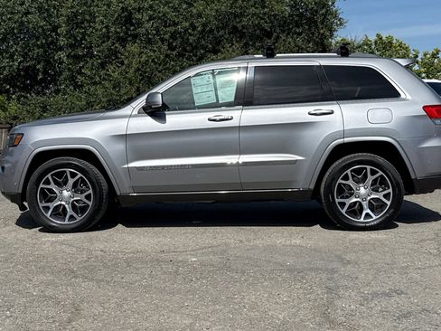 Used 2018 Jeep Grand Cherokee Limited AWD/4WD image 7