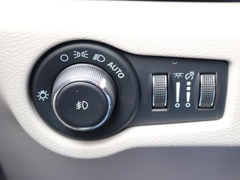 Used 2024 Chrysler Pacifica Touring-L FWD image 51