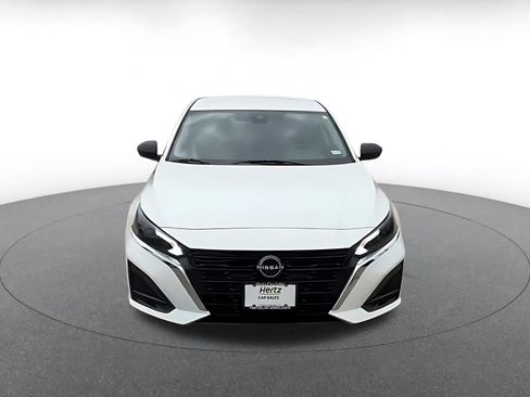 Used 2025 Nissan Altima 2.5 SV FWD image 7