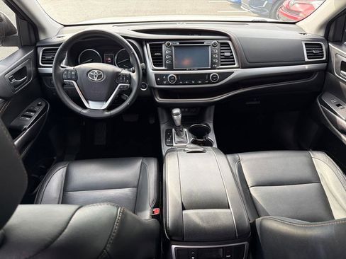 Used 2017 Toyota Highlander XLE FWD image 14