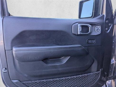 Used 2018 Jeep Wrangler Unlimited Sahara image 10