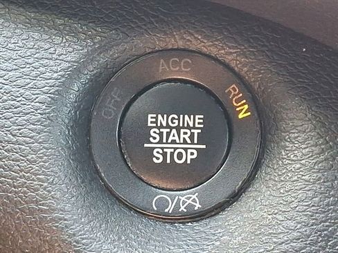 Used 2019 Jeep Cherokee Limited AWD/4WD image 18