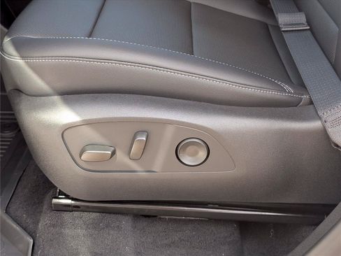 New 2026 Chevrolet Traverse LT w/ Driver Confidence Package FWD image 11