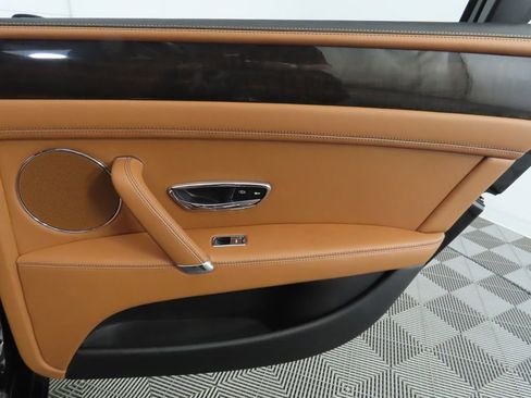 Used 2018 Bentley Flying Spur V8 image 27