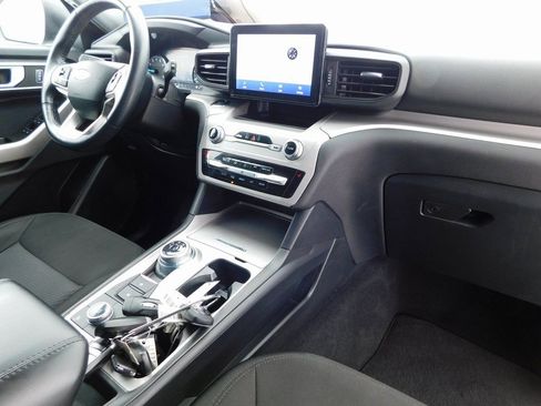 Used 2023 Ford Explorer XLT image 19