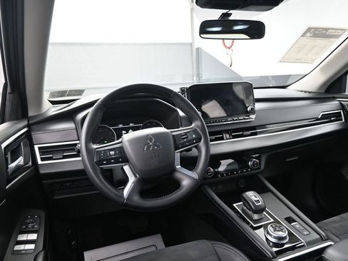 Used 2023 Mitsubishi Outlander SE AWD/4WD image 24
