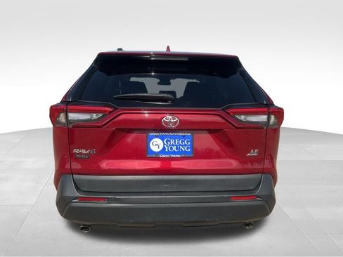 Used 2022 Toyota RAV4 LE AWD/4WD image 5