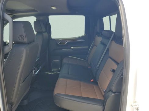 Used 2024 Chevrolet Silverado 1500 High Country w/ High Country Premium Package AWD/4WD image 10