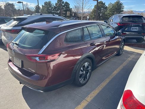 Used 2018 Buick Regal Essence w/ Driver Confidence Package #1 image 3