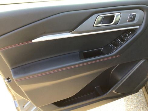 New 2026 Ford Explorer ST-Line w/ ST-Line Street Pack image 13