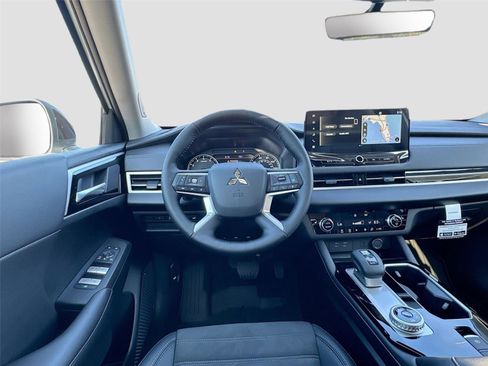 New 2026 Mitsubishi Outlander SE image 21