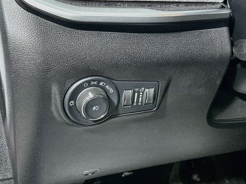 Used 2022 Jeep Compass Latitude w/ Sun and Sound Group FWD image 10