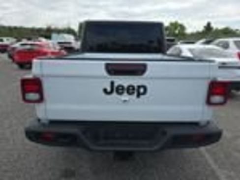 Used 2022 Jeep Gladiator Sport image 4