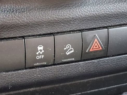 Used 2016 Jeep Wrangler Unlimited Sahara w/ Connectivity Group AWD/4WD image 16