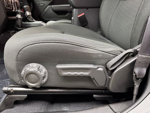 Used 2022 Jeep Wrangler Unlimited Sport AWD/4WD image 12