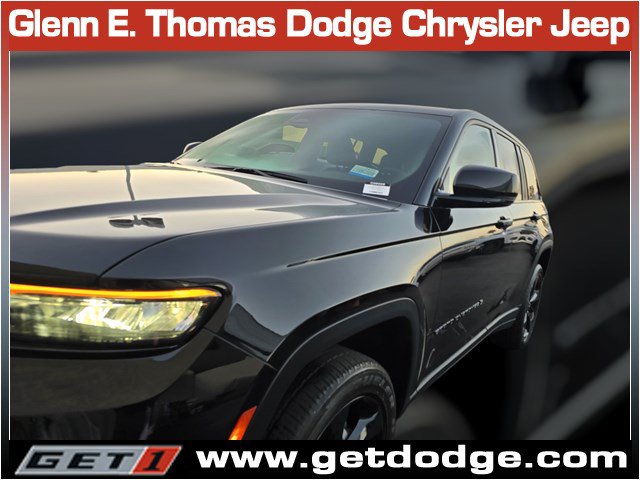 Used 2023 Jeep Grand Cherokee Altitude AWD/4WD image 4