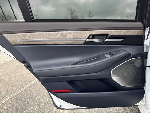 Used 2021 Genesis G90 3.3T Premium image 9