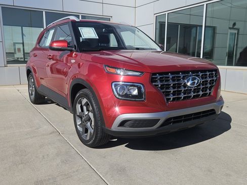 Used 2025 Hyundai Venue SEL FWD image 4
