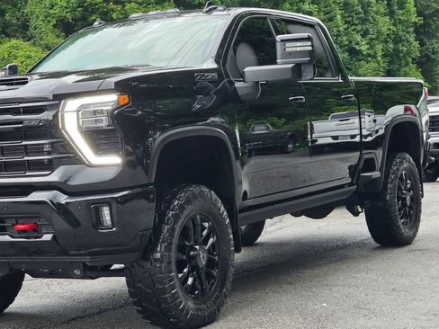 Used 2025 Chevrolet Silverado 2500 LTZ w/ LTZ Plus Package AWD/4WD image 3