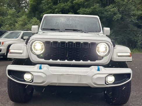 Used 2024 Jeep Wrangler High Altitude AWD/4WD image 2