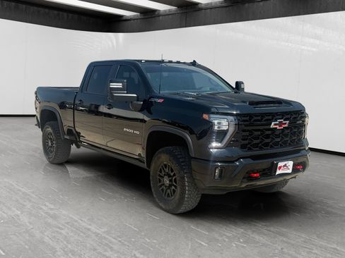 Used 2025 Chevrolet Silverado 2500 ZR2 w/ Technology Package AWD/4WD image 7