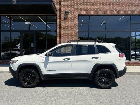 Used 2019 Jeep Cherokee Trailhawk w/ Comfort/Convenience Group AWD/4WD image 3
