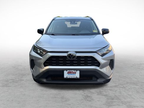 Used 2021 Toyota RAV4 LE AWD/4WD image 2