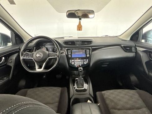 Used 2017 Nissan Rogue Sport SV w/ SV Premium Package AWD/4WD image 19