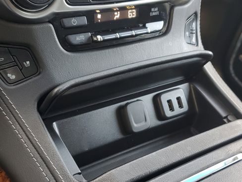 Used 2020 Chevrolet Suburban Premier image 33