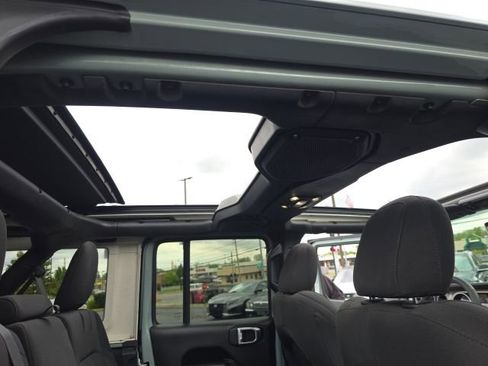 Used 2023 Jeep Wrangler Unlimited w/ Sun & Screen Package AWD/4WD image 51