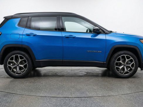 Used 2025 Jeep Compass Limited AWD/4WD image 11