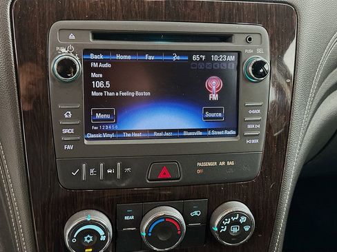 Used 2017 Chevrolet Traverse LT w/ Style and Technology Package FWD image 14