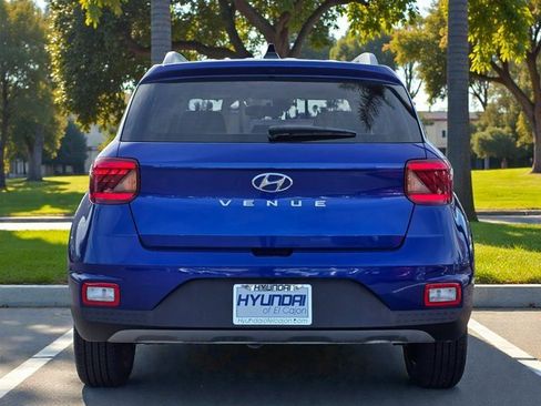 Certified 2022 Hyundai Venue Limited w/ Cargo Package image 6