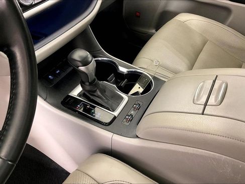 Used 2019 Toyota Highlander Limited image 19