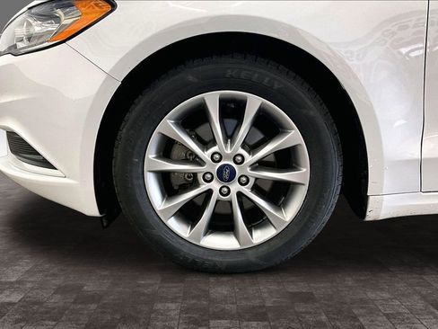 Used 2017 Ford Fusion SE w/ Fusion SE Technology Package image 34