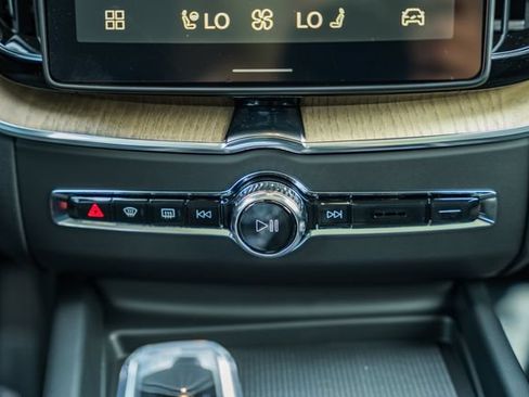New 2026 Volvo XC60 B5 Ultra w/ Protection Package Premier AWD/4WD image 24