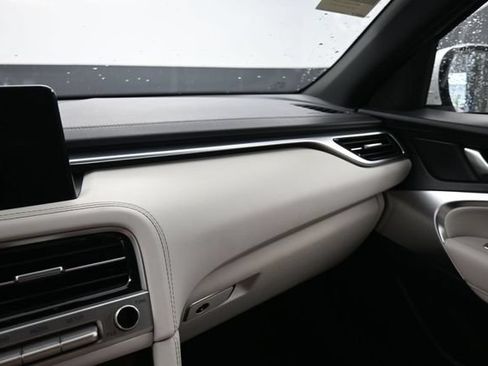 Used 2025 Genesis G70 2.5T AWD/4WD image 18