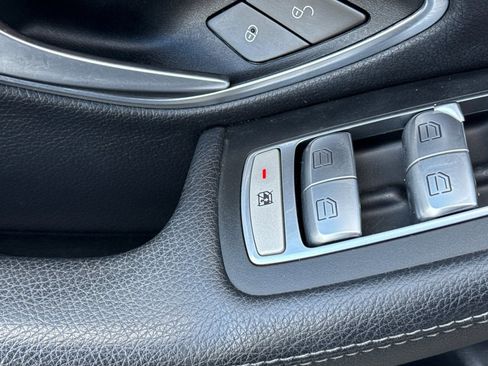 Used 2015 Mercedes-Benz C 300 4MATIC Sedan image 14