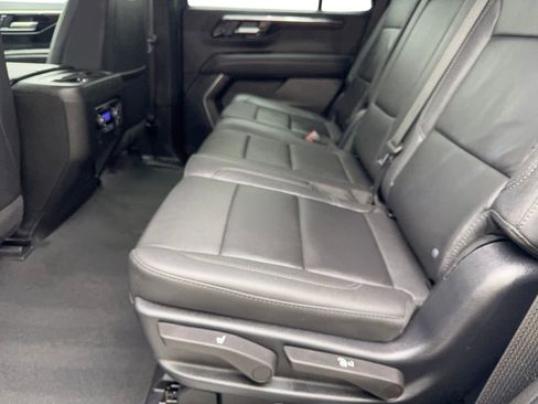 Used 2025 Chevrolet Tahoe LT image 33