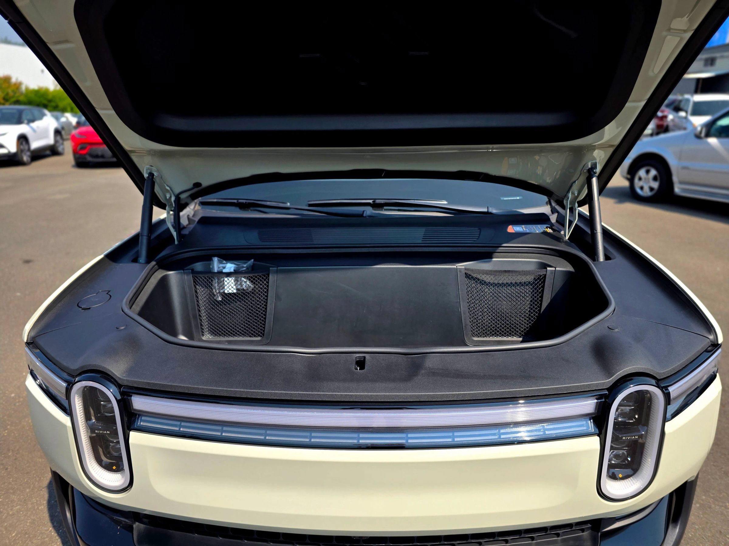 Used 2025 Rivian R1S Premium Dual AWD/4WD image 60