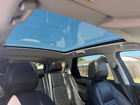Used 2017 Land Rover Discovery Sport HSE Luxury AWD/4WD image 4