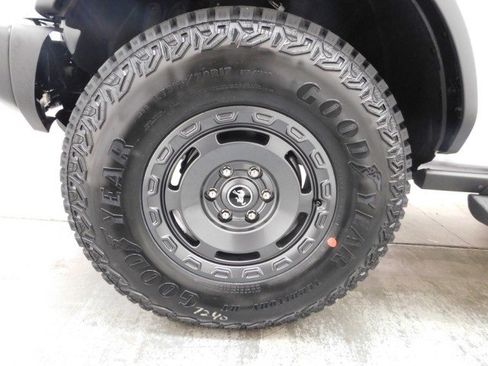 New 2025 Ford Bronco Badlands image 11