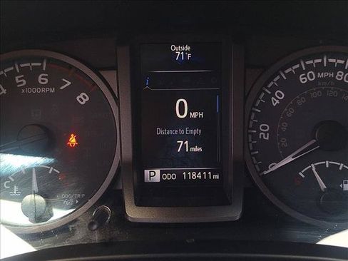 Used 2017 Toyota Tacoma TRD Off-Road RWD image 11
