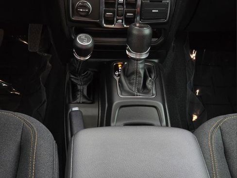 New 2026 Jeep Gladiator Sport AWD/4WD image 17