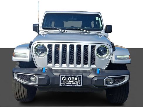 Used 2023 Jeep Wrangler Unlimited Sahara w/ Cold Weather Group AWD/4WD image 2
