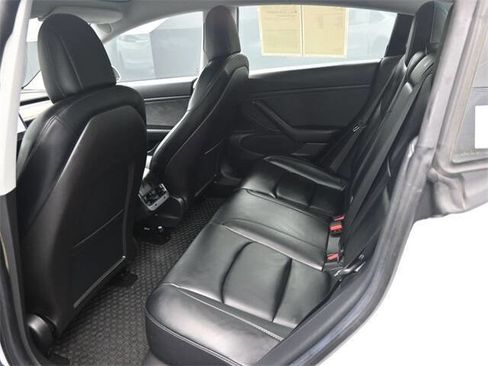 Used 2019 Tesla Model 3 Standard Range Plus image 14