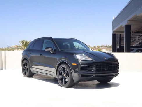 Certified 2024 Porsche Cayenne AWD/4WD image 7