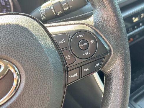 Used 2021 Toyota RAV4 XLE FWD image 31