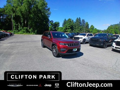 Certified 2023 Jeep Grand Cherokee Limited AWD/4WD image 3