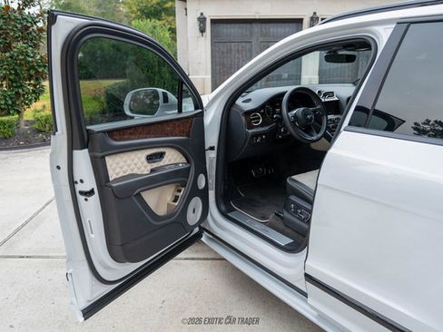 Used 2022 Bentley Bentayga Speed image 39